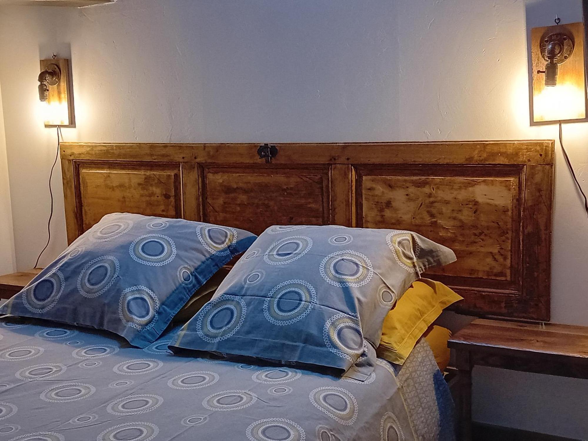 Dosches Sous Les Toits Bed & Breakfast エクステリア 写真